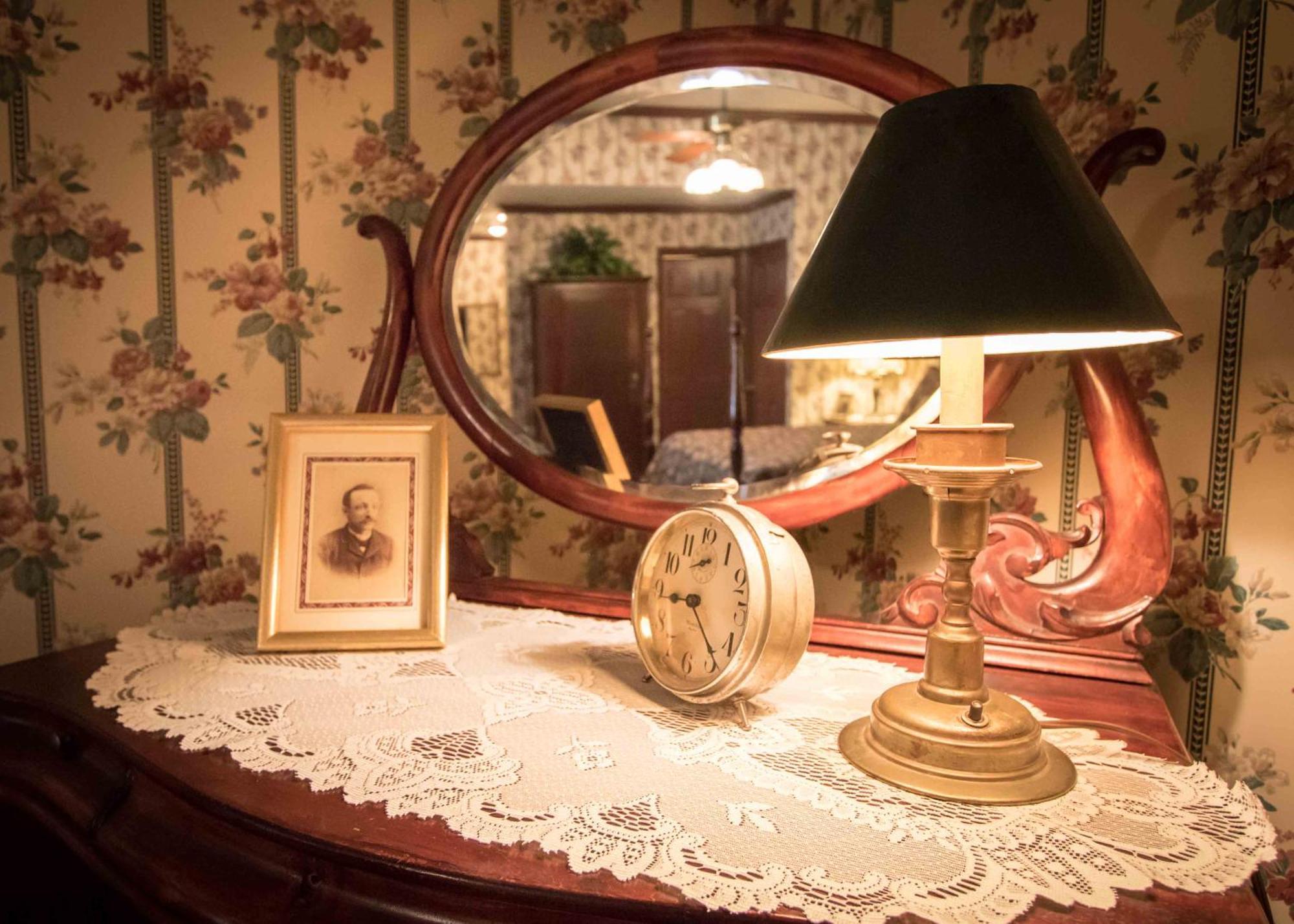 The Globe Inn East Greenville Room photo