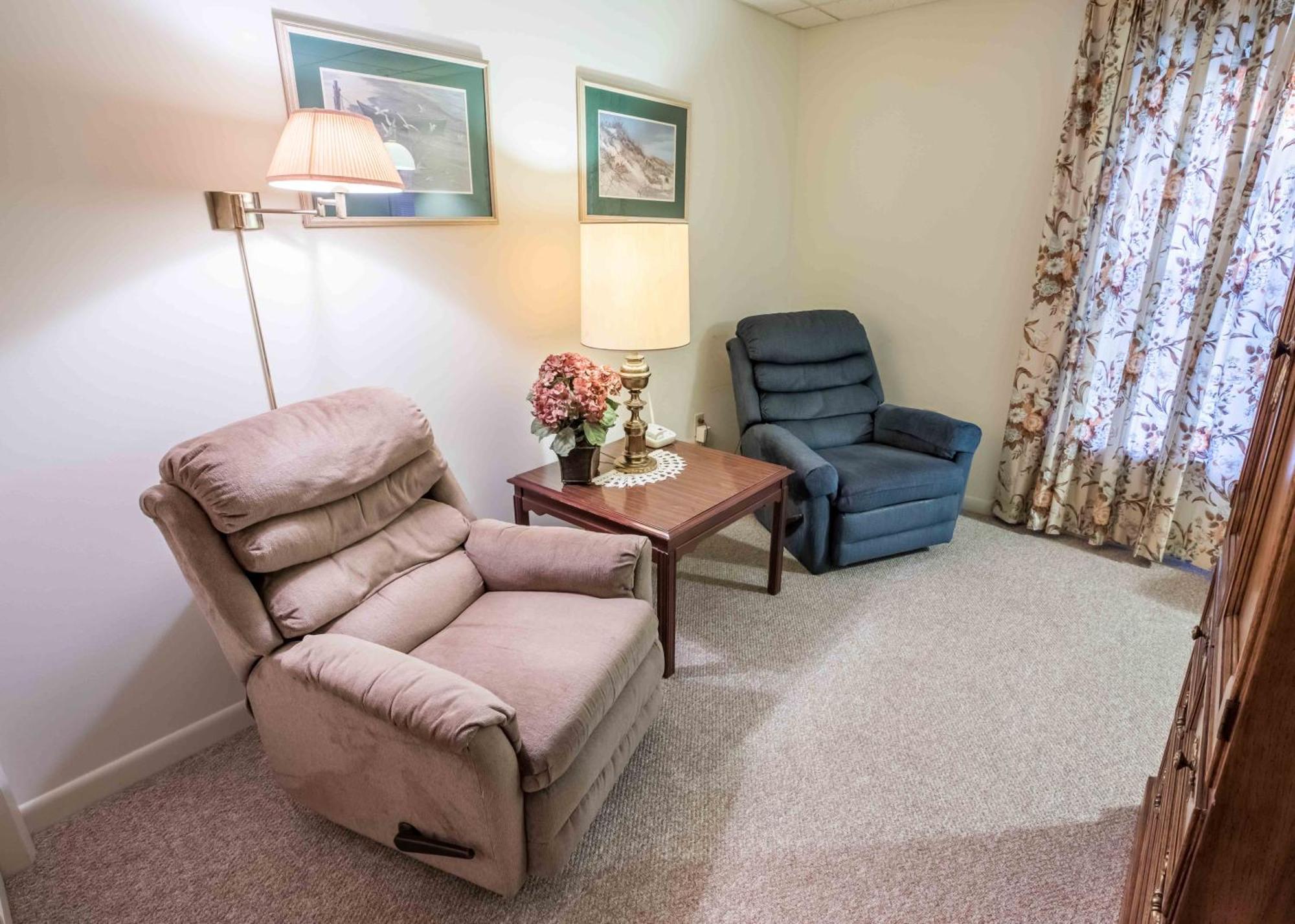 The Globe Inn East Greenville Room photo